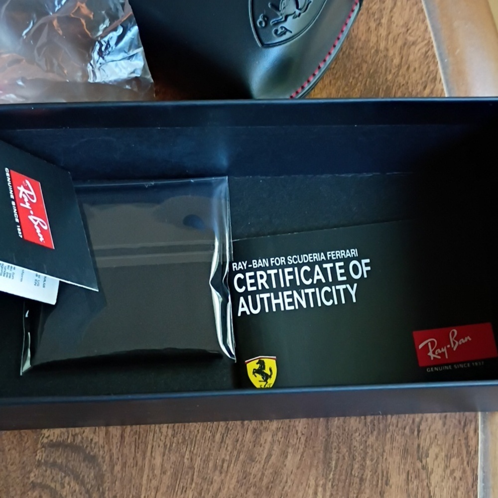 Ray-Ban Scuderia Ferrari Aviator Sunglasses with Blue Lenses and Yellow Temples - Picture 10 of 10